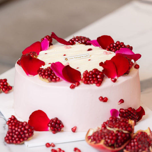 🌸✨ One of our most beloved seasonal cakes is back - just in time for Mother’s Day! ✨