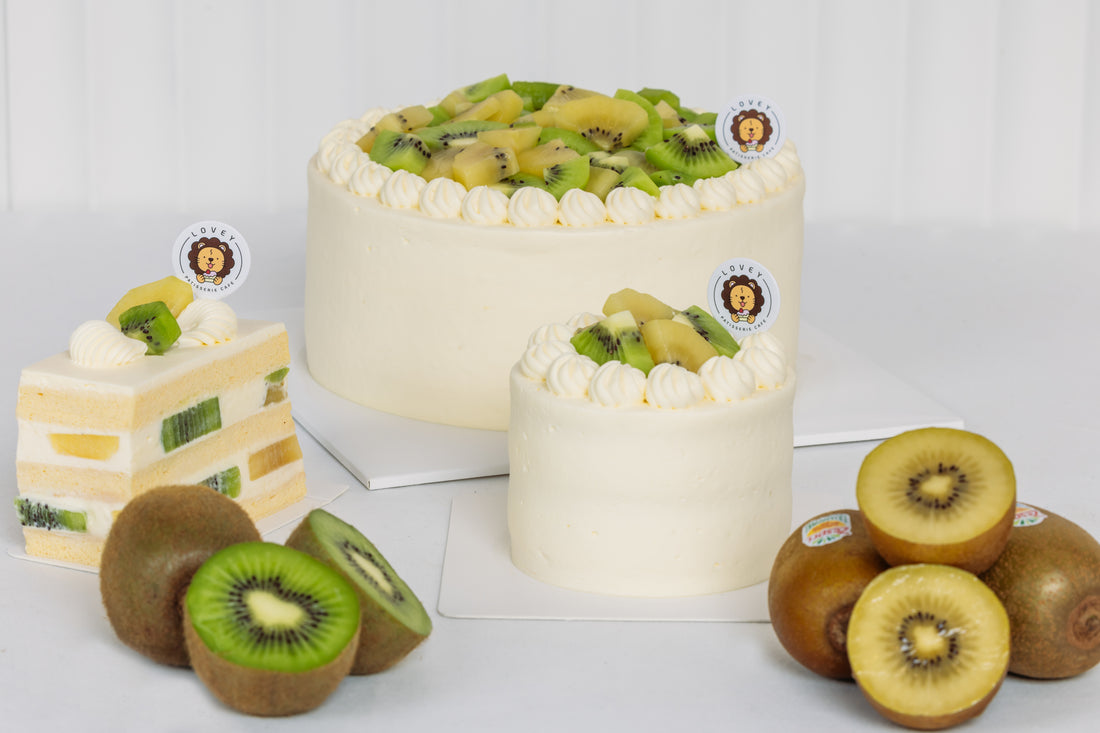 Introducing our tantalizing creation: the Fresh Kiwi Yoghurt Shortcake 🥝🥛🥝💛💚😍